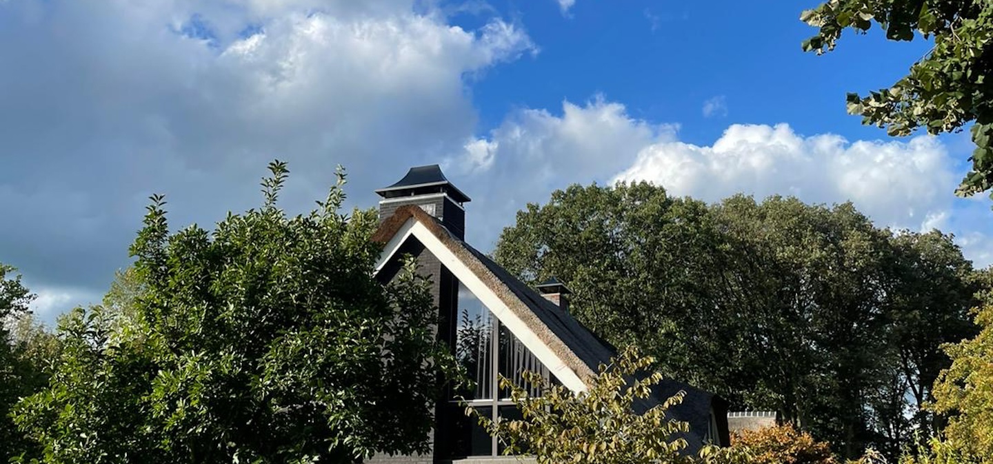 Klassieke schoorsteenkap op maat voor modern landhuis